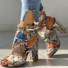 Charger l'image dans la galerie, Femmes Pu Talon Bottier Sandales À Bout Ouvert Avec Boucle La Copie Animale Chaussures