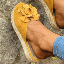 Charger l'image dans la galerie, Femmes Suède Talon Plat Sandales À Bout Ouvert Chaussons Avec Une Fleur Chaussures