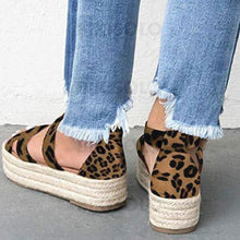 Charger l'image dans la galerie, Femmes Velours Talon Plat Sandales À Bout Ouvert Avec Boucle La Copie Animale Chaussures