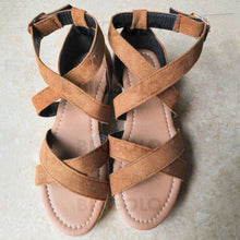Charger l'image dans la galerie, Femmes Velours Talon Plat Sandales À Bout Ouvert Avec Boucle La Copie Animale Chaussures